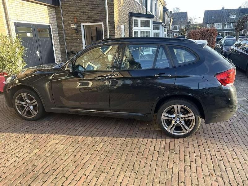 Zwart Occasion 2012 BMW X1 SUV | € 8.400 (Goede deal) - Afbeelding 1/4