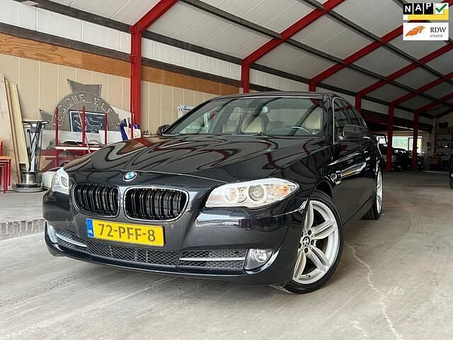 Zwart Gebruikt 2011 BMW 523 Sedan | € 9.975 (Eerlijke prijs) - Afbeelding 1/4