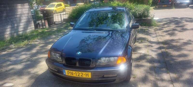 Blauw Gebruikt 1999 BMW 318 Executive Sedan | € 1.700 (Goede deal) - Afbeelding 1/4