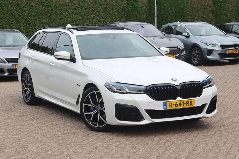 Wit Gebruikt 2022 BMW 530 Efficient Dynamics Stationwagen | € 42.999 (Goede deal) - Afbeelding 1/4