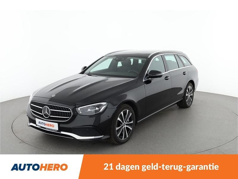 Zwart Gebruikt 2021 Mercedes E300 Avantgarde Stationwagen | € 27.349 - Afbeelding 1/4