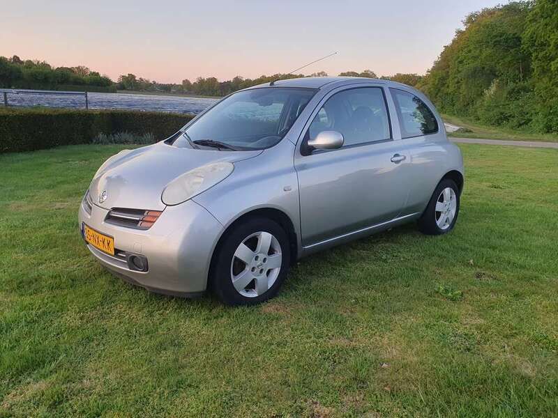 Grijs Gebruikt 2004 Nissan Micra Acenta Hatchback | € 1.000 - Afbeelding 1/4