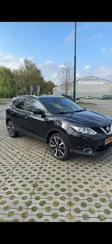 Zwart Gebruikt 2015 Nissan Qashqai Tekna SUV | € 10.750 (Goede deal) - Afbeelding 1/4