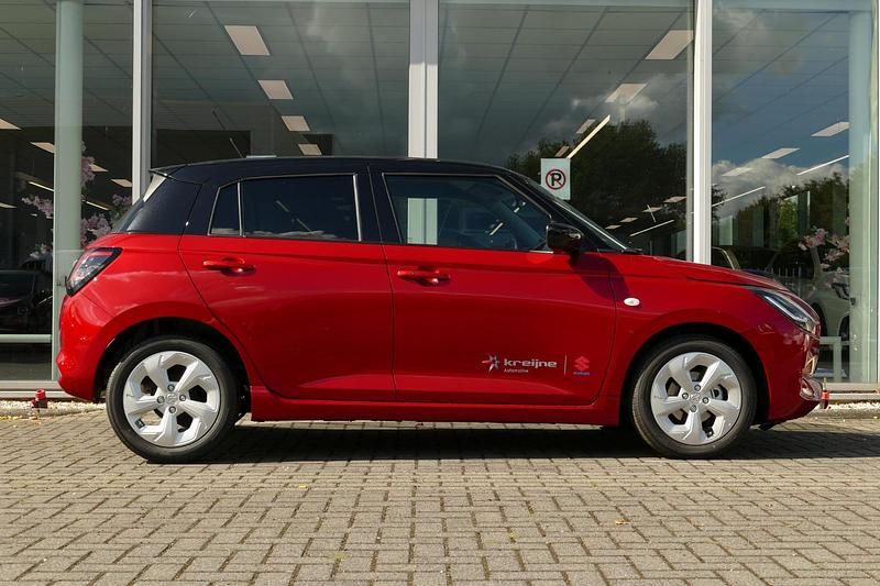 Occasion Suzuki Swift 83 PK (61 kW) 2025 Rood Hatchback