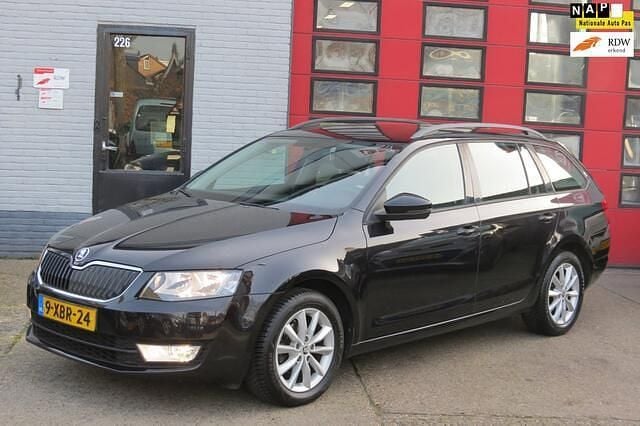 Occasion Skoda Octavia Business Line 105 PK (77 kW) 2014 Zwart Hatchback