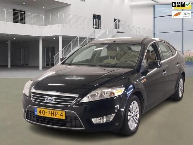 Zwart Gebruikt 2008 Ford Mondeo Ghia Hatchback | € 2.950 (Eerlijke prijs) - Afbeelding 1/4