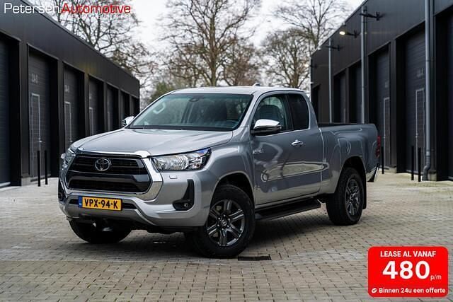 Grijs (metallic) Gebruikt 2022 Toyota HiLux Pickup | € 29.945 - Afbeelding 1/4