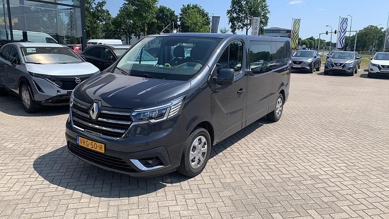 Donker komeetgrijs kna Gebruikt 2022 Renault Trafic Business Van | € 25.880 (Iets duurder) - Afbeelding 1/4
