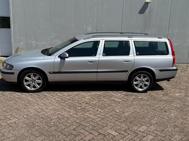 Grijs Gebruikt 2000 Volvo V70 Comfort Stationwagen | € 2.950 (Eerlijke prijs) - Afbeelding 1/4