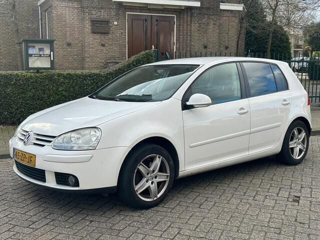 Wit Gebruikt 2008 VW Golf VI Trendline Hatchback | € 2.450 (Eerlijke prijs) - Afbeelding 1/4