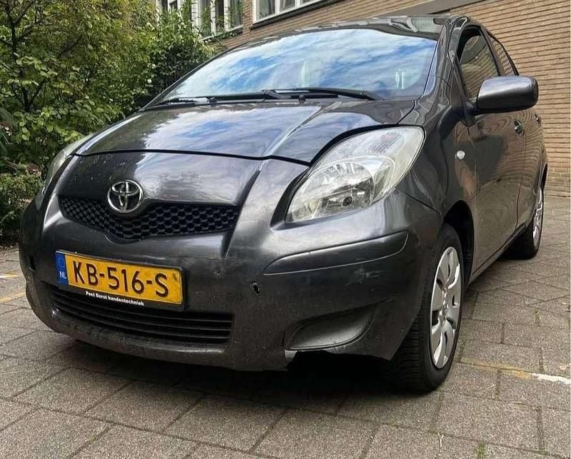 Grijs Gebruikt 2009 Toyota Yaris Hatchback | € 1.100 (Super prijs) - Afbeelding 1/4