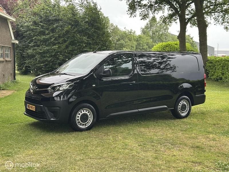 Zwart Gebruikt 2021 Toyota Proace BlackLine MPV | € 16.950 (Goede deal) - Afbeelding 1/4