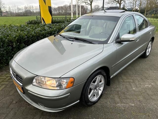Groen Gebruikt 2006 Volvo S60 Summum Sedan | € 6.950 (Eerlijke prijs) - Afbeelding 1/4