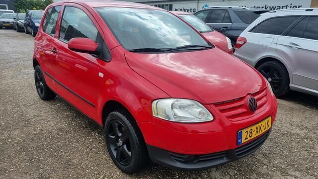 Rood Occasion 2007 VW Fox Hatchback | € 1.350 (Eerlijke prijs) - Afbeelding 1/4