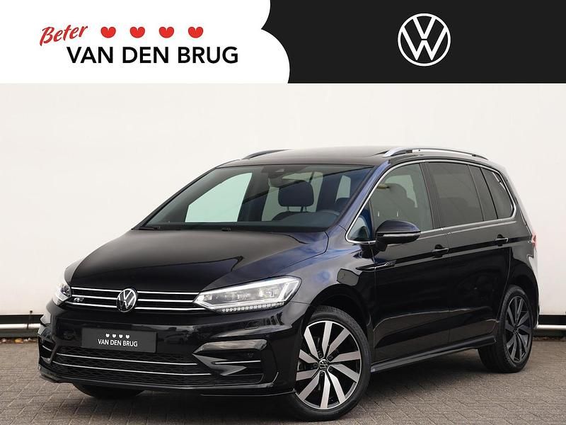 Zwart Gebruikt 2024 VW Touran Highline MPV | € 39.900 (Eerlijke prijs) - Afbeelding 1/4