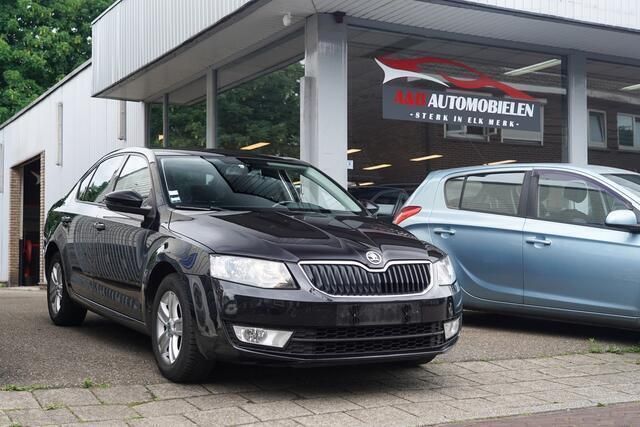 Zwart Gebruikt 2014 Skoda Octavia Sport Hatchback | € 5.999 (Eerlijke prijs) - Afbeelding 1/4