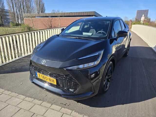 Zwart Gebruikt 2024 Toyota C-HR SUV | € 29.500 - Afbeelding 1/4
