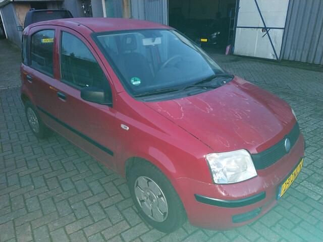 Rood Occasion 2008 Fiat Panda Active Hatchback | € 750 (Goede deal) - Afbeelding 1/4