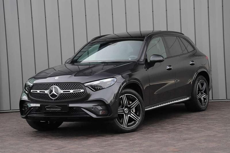 Grijs, metallic lak Gebruikt 2023 Mercedes GLC400d AMG SUV | € 73.500 (Eerlijke prijs) - Afbeelding 1/4