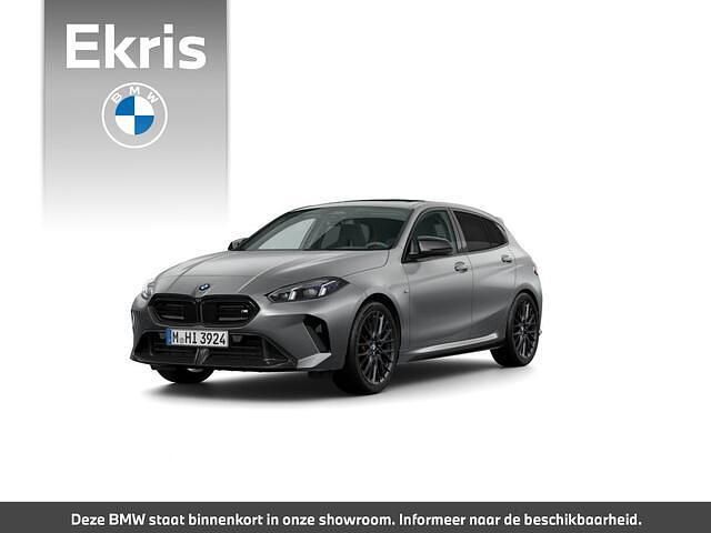 Grijs, metallic lak Nieuw 2025 BMW M135 M Sport Hatchback | € 95.161 - Afbeelding 1/4