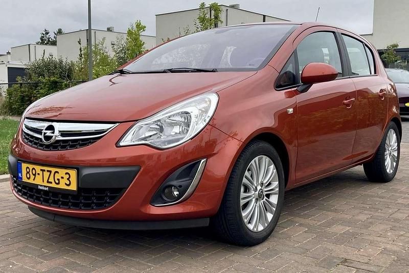 Rood Gebruikt 2012 Opel Corsa Edition MPV | € 8.350 (Iets duurder) - Afbeelding 1/4