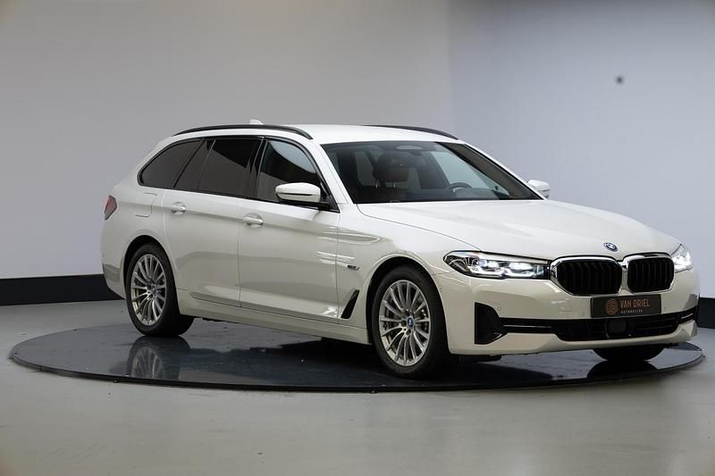 Wit Gebruikt 2021 BMW 530e Executive Stationwagen | € 35.945 (Super prijs) - Afbeelding 1/4