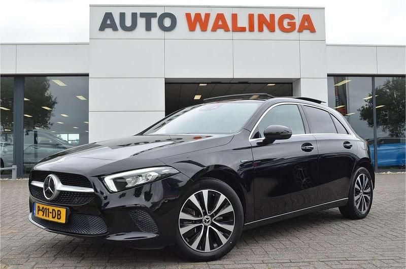 Zwart Gebruikt 2020 Mercedes A250 Hatchback | € 25.900 (Goede deal) - Afbeelding 1/4