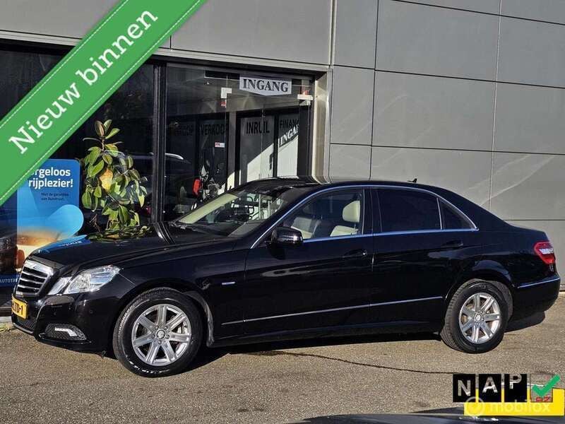 Zwart Gebruikt 2010 Mercedes E200 Avantgarde Sedan | € 9.995 (Goede deal) - Afbeelding 1/4
