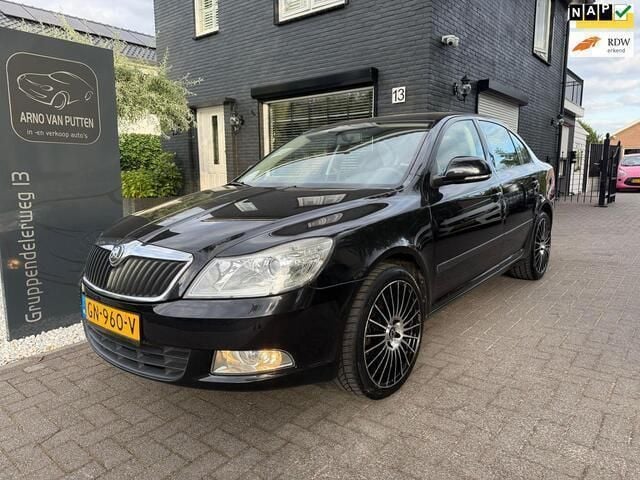 Zwart Gebruikt 2012 Skoda Octavia Ambition Hatchback | € 3.800 (Goede deal) - Afbeelding 1/4