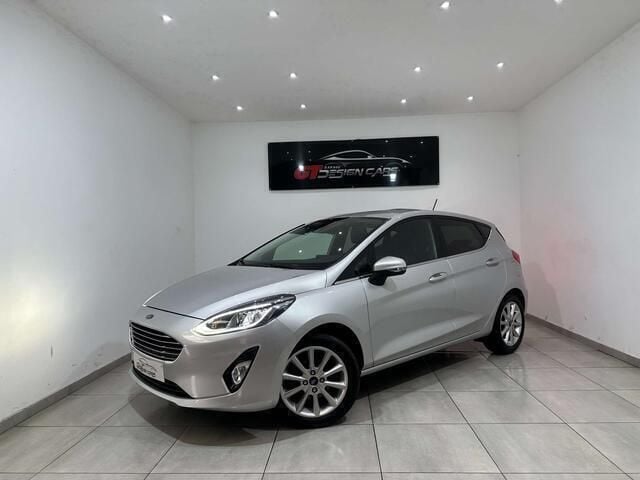 Grijs Gebruikt 2019 Ford Fiesta Titanium Hatchback | € 11.400 (Eerlijke prijs) - Afbeelding 1/4