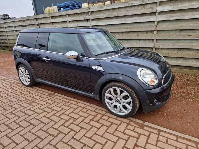 Zwart, metallic lak Gebruikt 2008 Mini Cooper S Clubman Stationwagen | € 7.950 (Duur) - Afbeelding 1/4