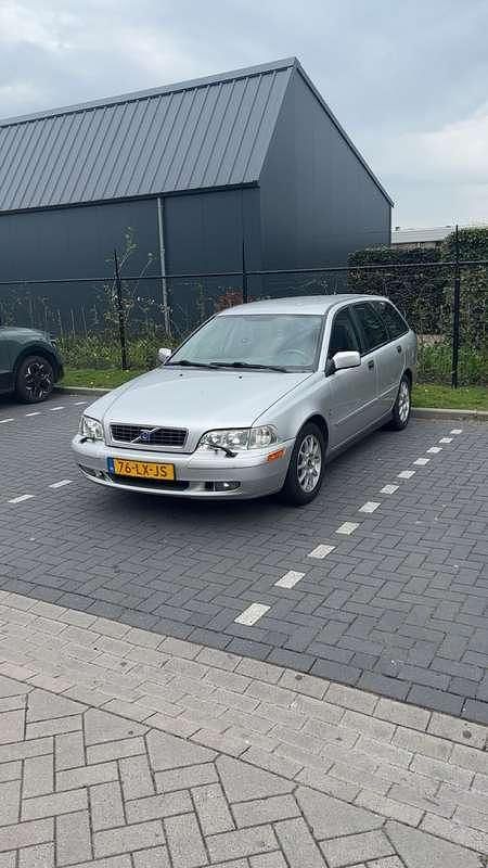 Grijs Gebruikt 2003 Volvo V40 Stationwagen | € 1.800 - Afbeelding 1/4