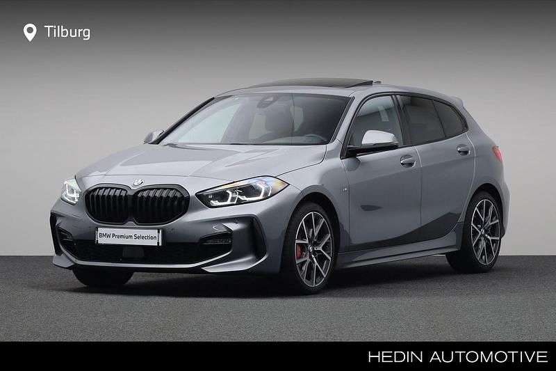 Grijs Gebruikt 2024 BMW 118 M Sport Hatchback | € 35.880 (Eerlijke prijs) - Afbeelding 1/4