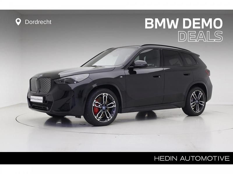 Zwart Gebruikt 2025 BMW iX1 M Sport SUV | € 49.895 - Afbeelding 1/3