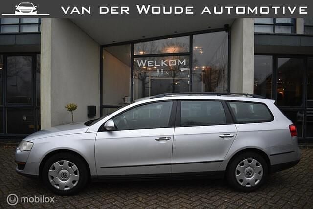 Grijs Occasion 2006 VW Passat Comfortline Stationwagen | € 1.499 (Goede deal) - Afbeelding 1/4