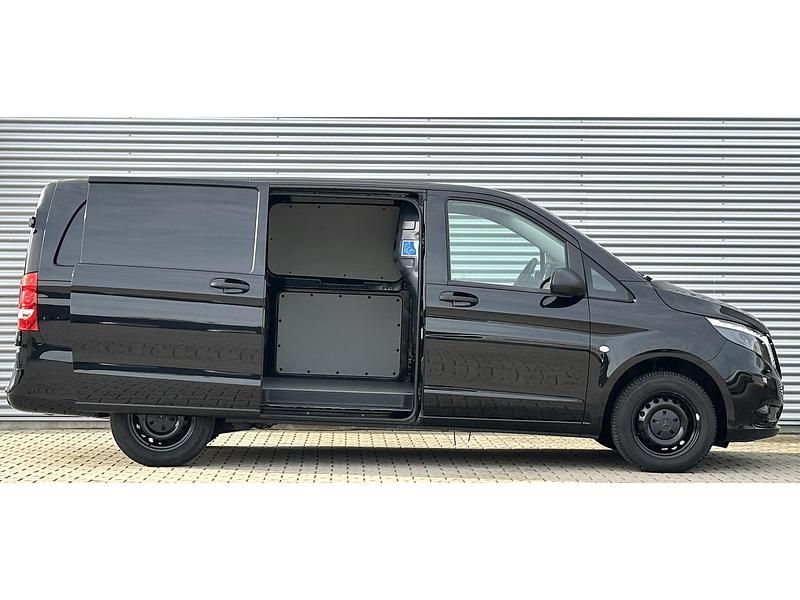 Occasion Mercedes Vito 163 PK (119 kW) 2023 Zwart Van