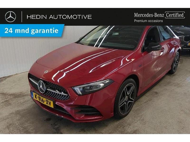 Rood Gebruikt 2021 Mercedes A250 Advanced Sedan | € 30.900 (Iets duurder) - Afbeelding 1/3