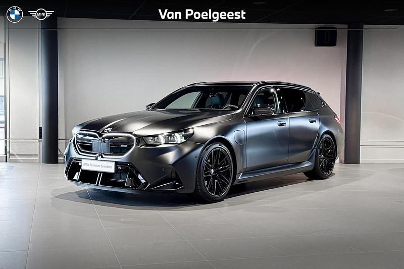 Zwart Occasion 2025 BMW M5 Comfort Edition Stationwagen | € 141.900 (Eerlijke prijs) - Afbeelding 1/4