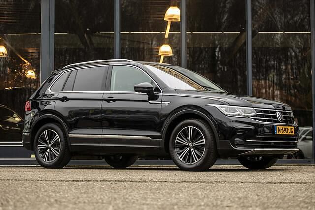 Zwart Occasion 2021 VW Tiguan Elegance SUV | € 27.950 (Super prijs) - Afbeelding 1/4