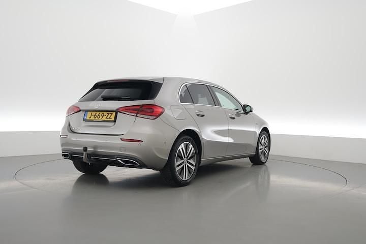 Occasion Mercedes A250 Business 218 PK (160 kW) 2020 Grijs Hatchback