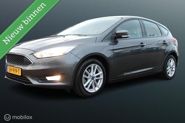 Grijs Gebruikt 2018 Ford Focus Hatchback | € 10.895 (Goede deal) - Afbeelding 1/4