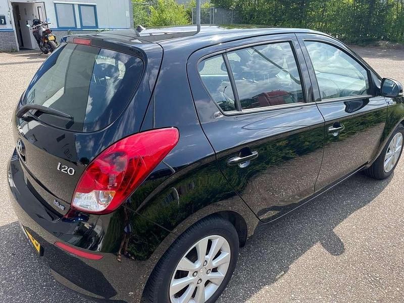 Zwart Gebruikt 2014 Hyundai i20 MPV | € 5.570 - Afbeelding 1/4