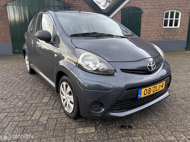 Occasion Toyota Aygo 68 PK (50 kW) 2012 Grijs (metallic) Hatchback