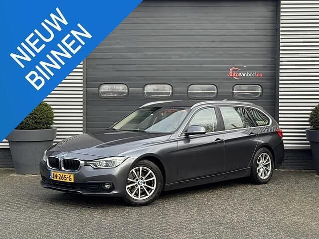 Grijs Occasion 2016 BMW 320 Executive Stationwagen | € 9.740 (Duur) - Afbeelding 1/4