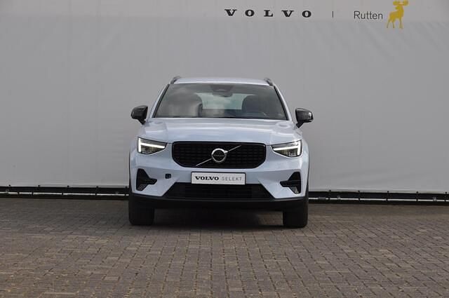 Blauw Gebruikt 2024 Volvo XC40 Plus SUV | € 43.840 (Iets duurder) - Afbeelding 1/4