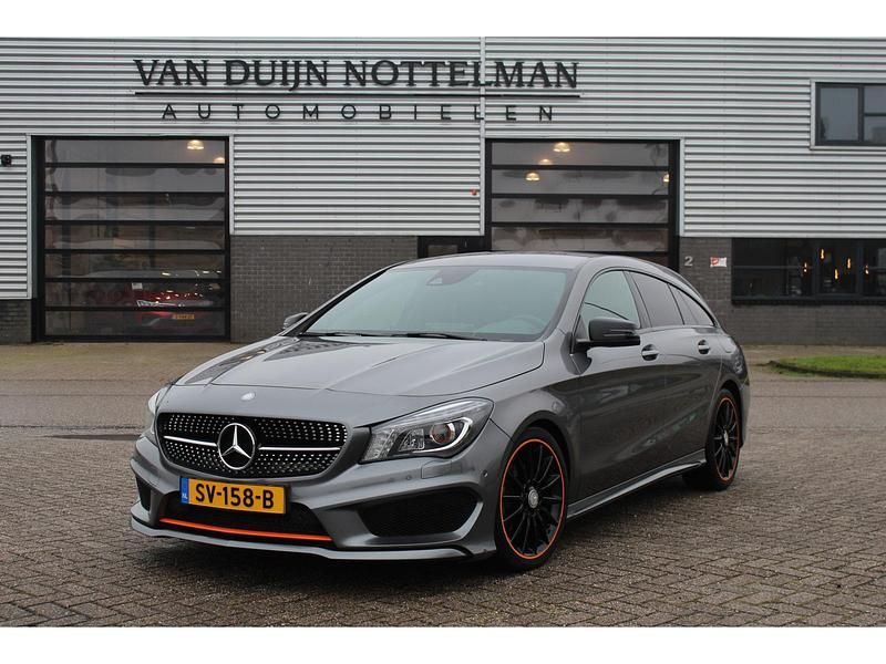 Grijs Gebruikt 2015 Mercedes CLA180 OrangeArt Edition Sedan | € 17.950 (Eerlijke prijs) - Afbeelding 1/4