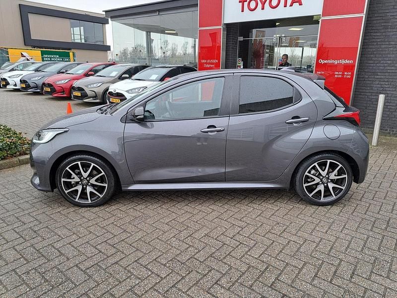 Occasion Toyota Yaris Executive 116 PK (85 kW) 2022 Grijs Hatchback