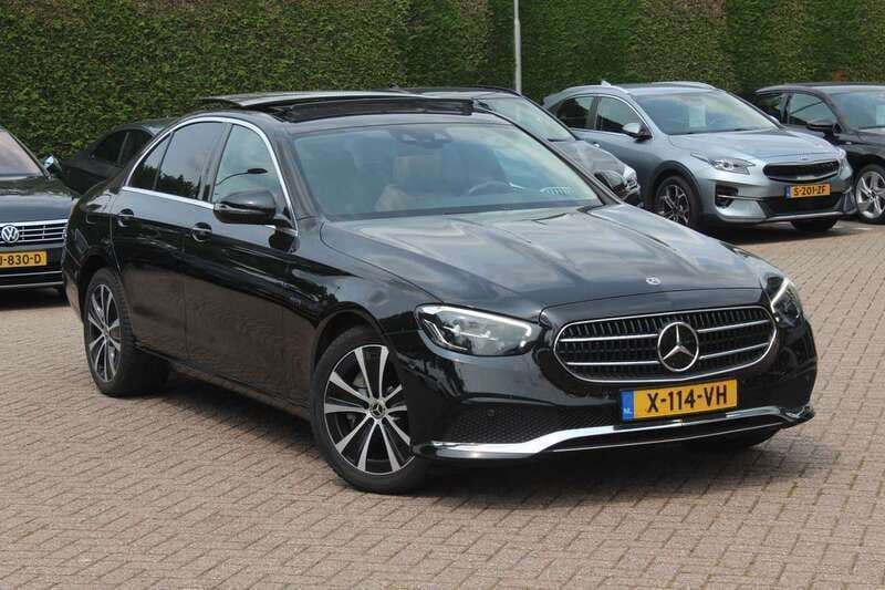 Zwart Gebruikt 2020 Mercedes E300 Business Sedan | € 37.450 (Super prijs) - Afbeelding 1/4