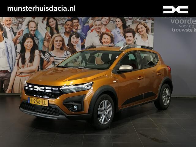 Oranje Gebruikt 2023 Dacia Sandero Expression Hatchback | € 18.950 - Afbeelding 1/4
