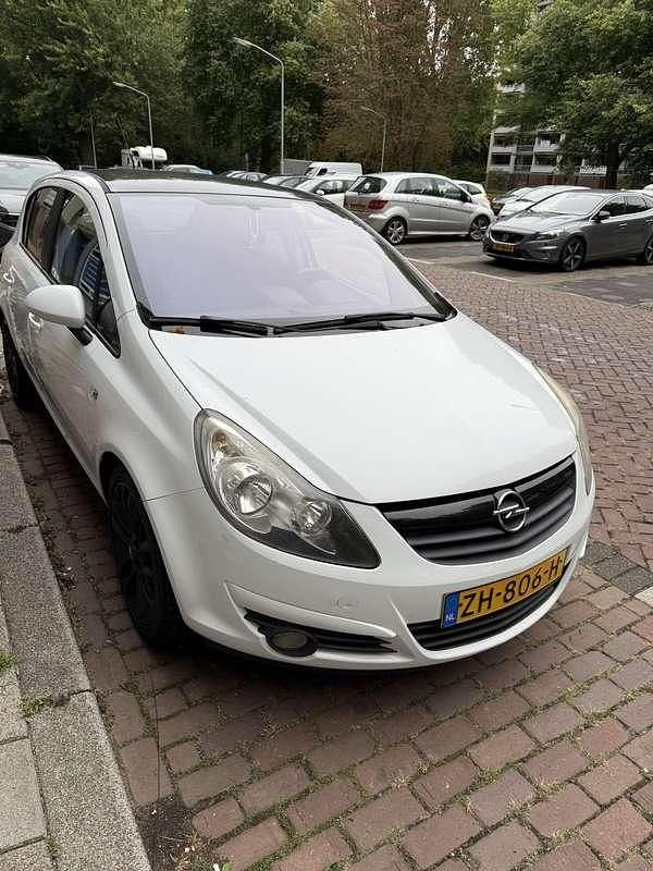 Wit Gebruikt 2010 Opel Corsa Edition Hatchback | € 1.500 (Super prijs) - Afbeelding 1/4
